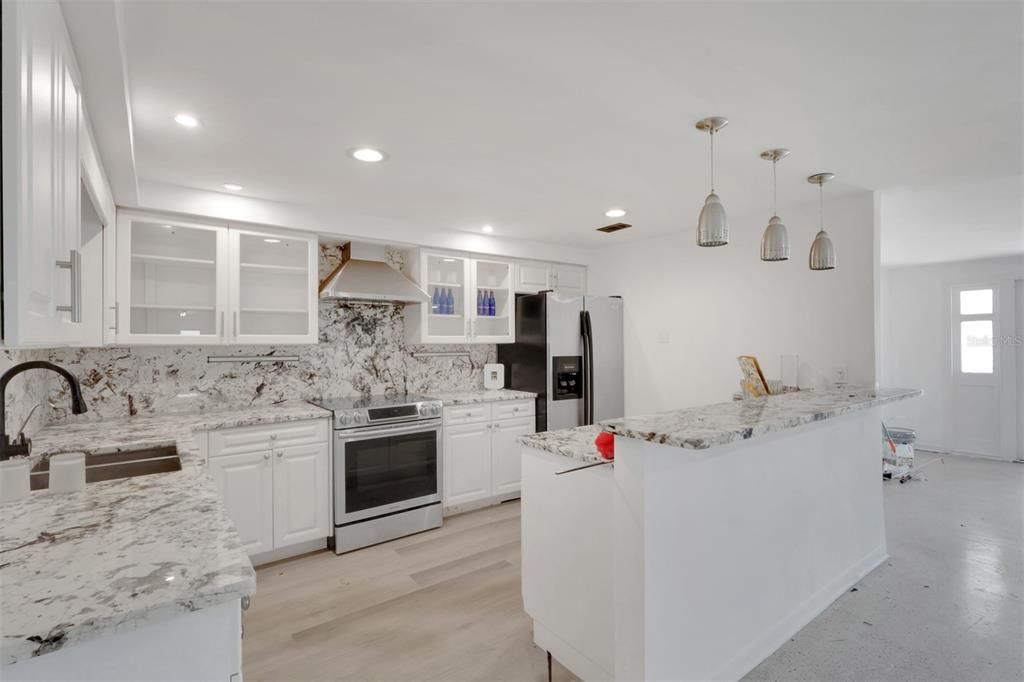 For Sale: $299,000 (2 beds, 2 baths, 1572 Square Feet)