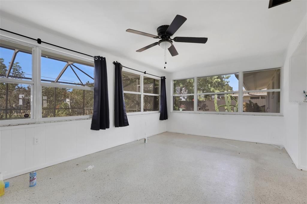 For Sale: $299,000 (2 beds, 2 baths, 1572 Square Feet)