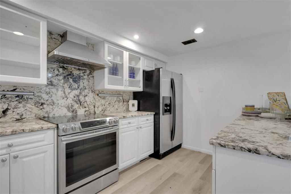 For Sale: $299,000 (2 beds, 2 baths, 1572 Square Feet)