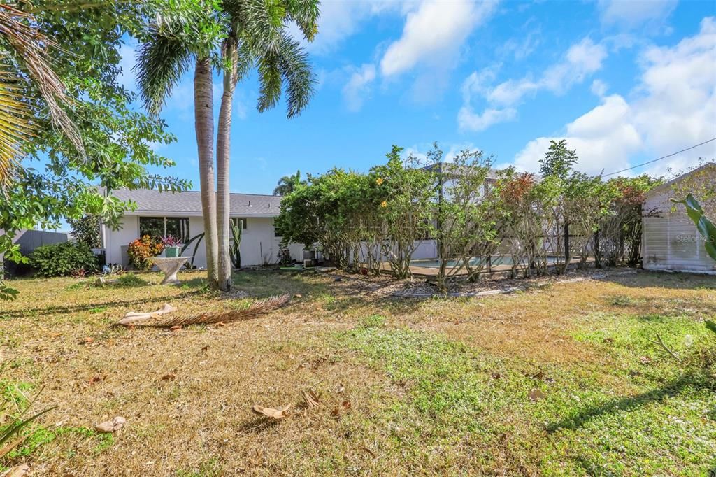 For Sale: $299,000 (2 beds, 2 baths, 1572 Square Feet)