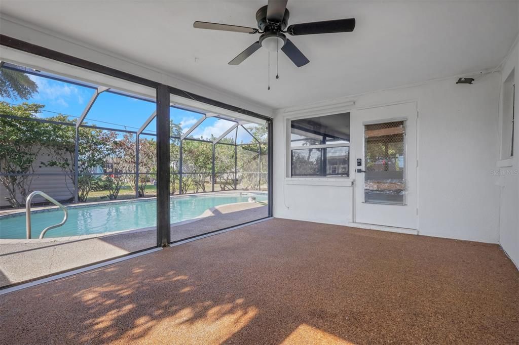 For Sale: $299,000 (2 beds, 2 baths, 1572 Square Feet)