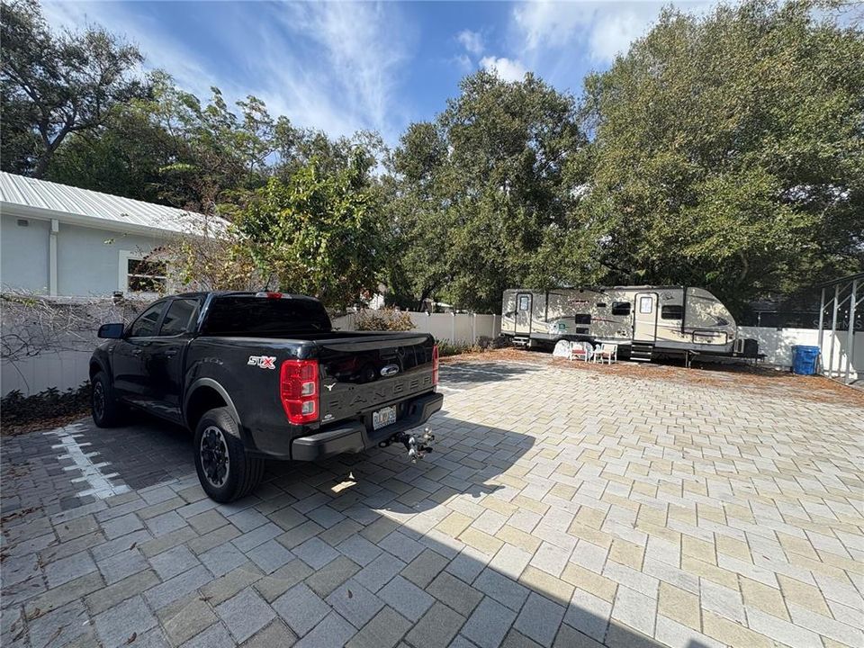 出租: $3,200 (3 贝兹, 3 浴室, 1153 平方英尺)