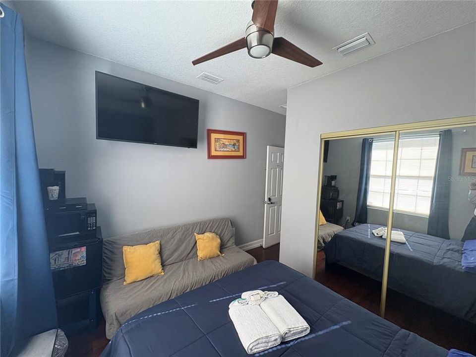 出租: $3,200 (3 贝兹, 3 浴室, 1153 平方英尺)