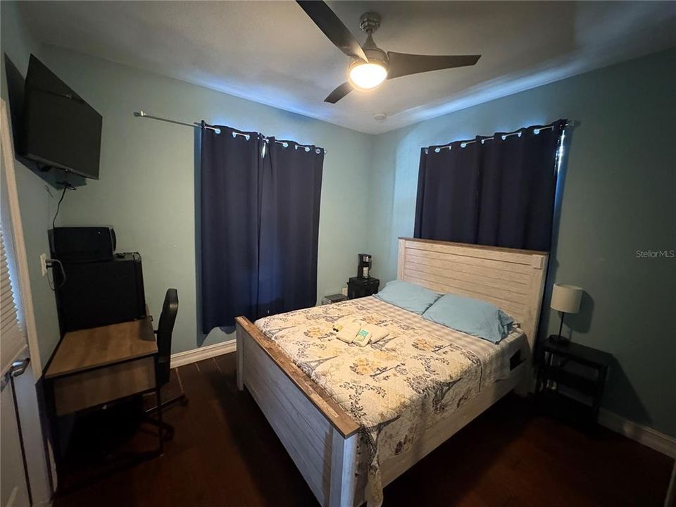 出租: $3,200 (3 贝兹, 3 浴室, 1153 平方英尺)