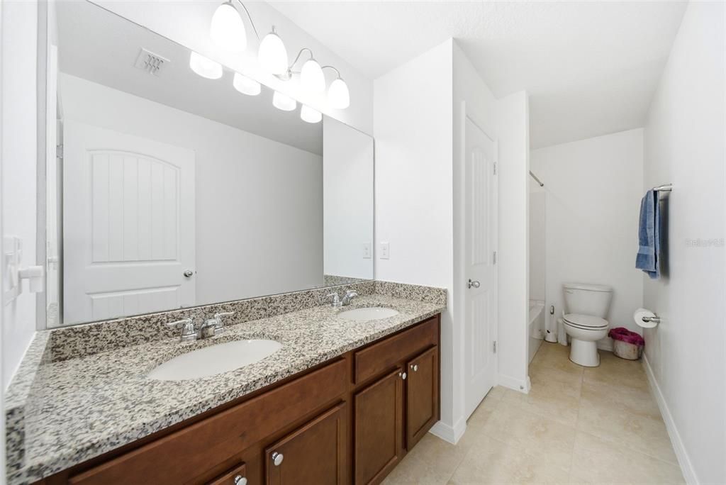 待售: $587,000 (4 贝兹, 3 浴室, 2477 平方英尺)