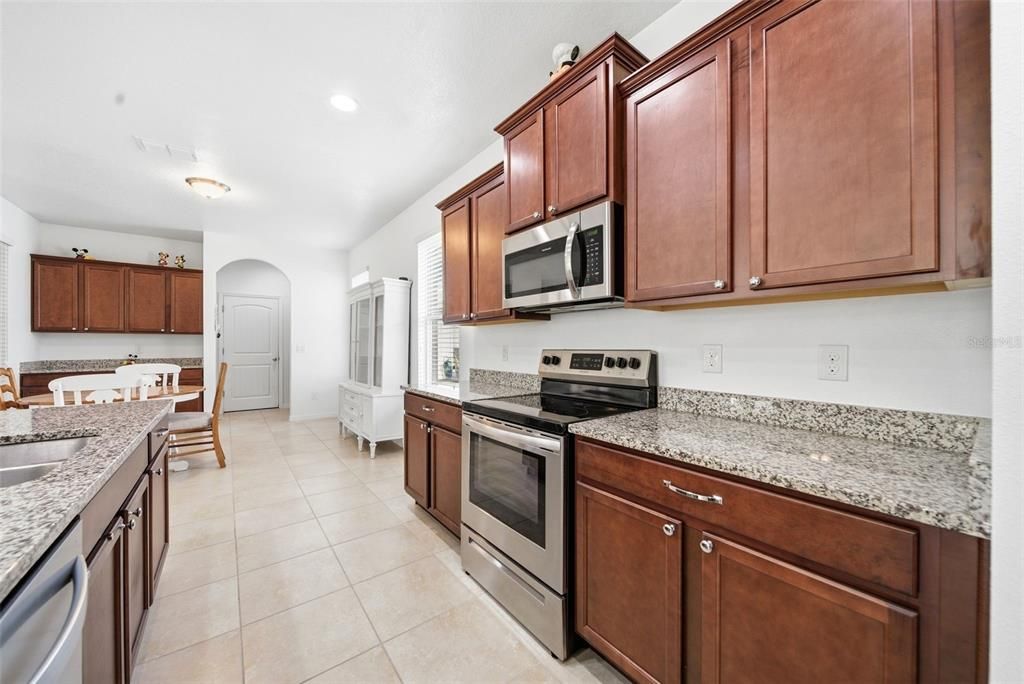 待售: $587,000 (4 贝兹, 3 浴室, 2477 平方英尺)