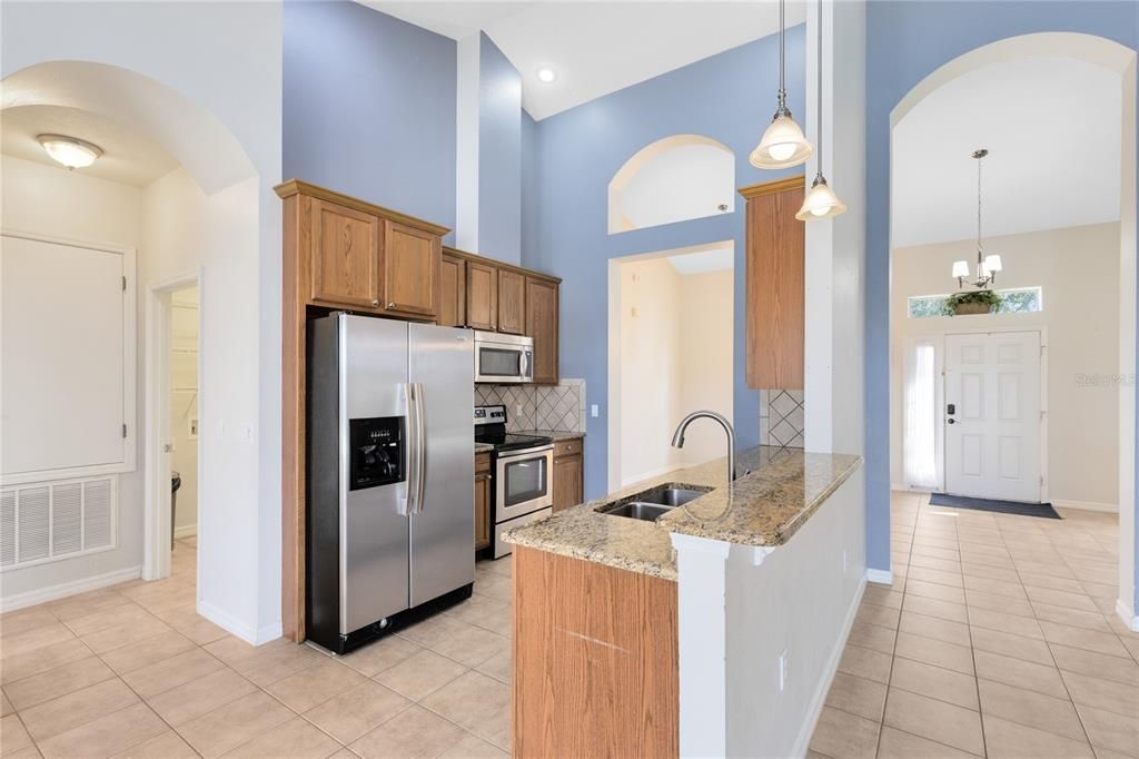 待售: $440,000 (4 贝兹, 2 浴室, 2052 平方英尺)