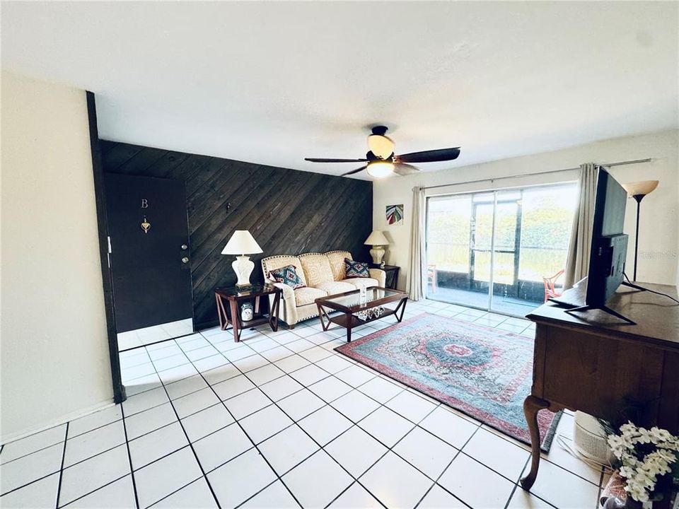 待售: $149,900 (2 贝兹, 2 浴室, 967 平方英尺)