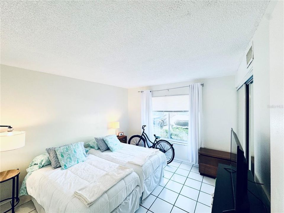 待售: $149,900 (2 贝兹, 2 浴室, 967 平方英尺)