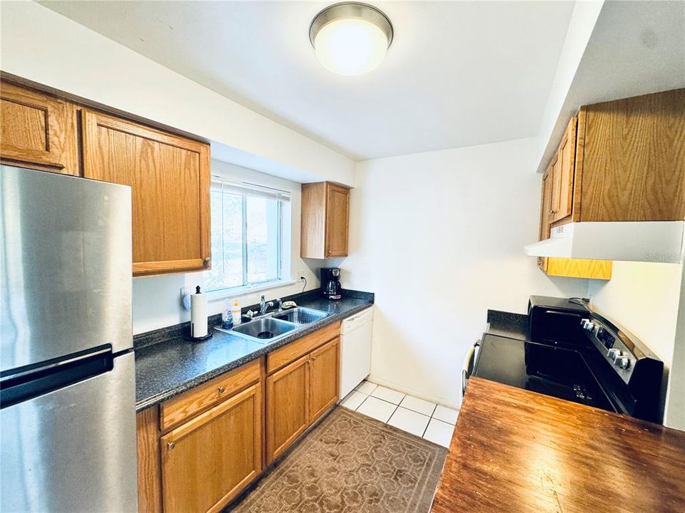 待售: $149,900 (2 贝兹, 2 浴室, 967 平方英尺)