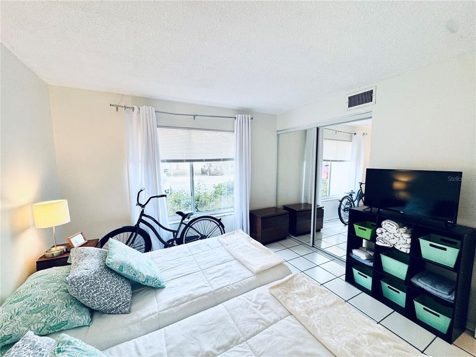 待售: $149,900 (2 贝兹, 2 浴室, 967 平方英尺)