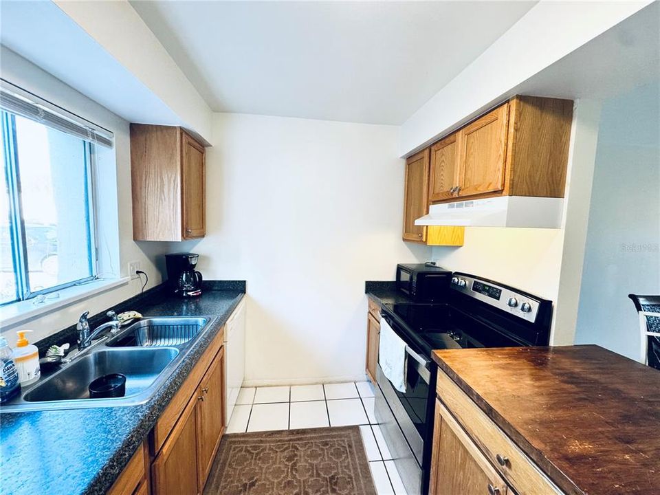 待售: $149,900 (2 贝兹, 2 浴室, 967 平方英尺)