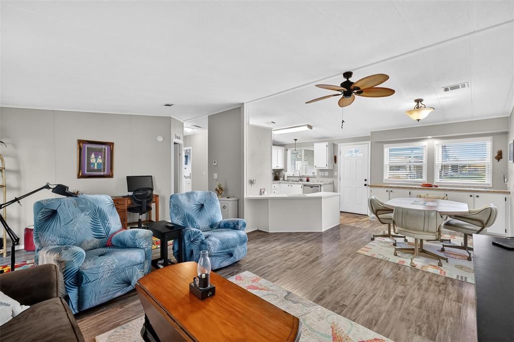 En Venta: $169,900 (2 camas, 2 baños, 1144 Pies cuadrados)