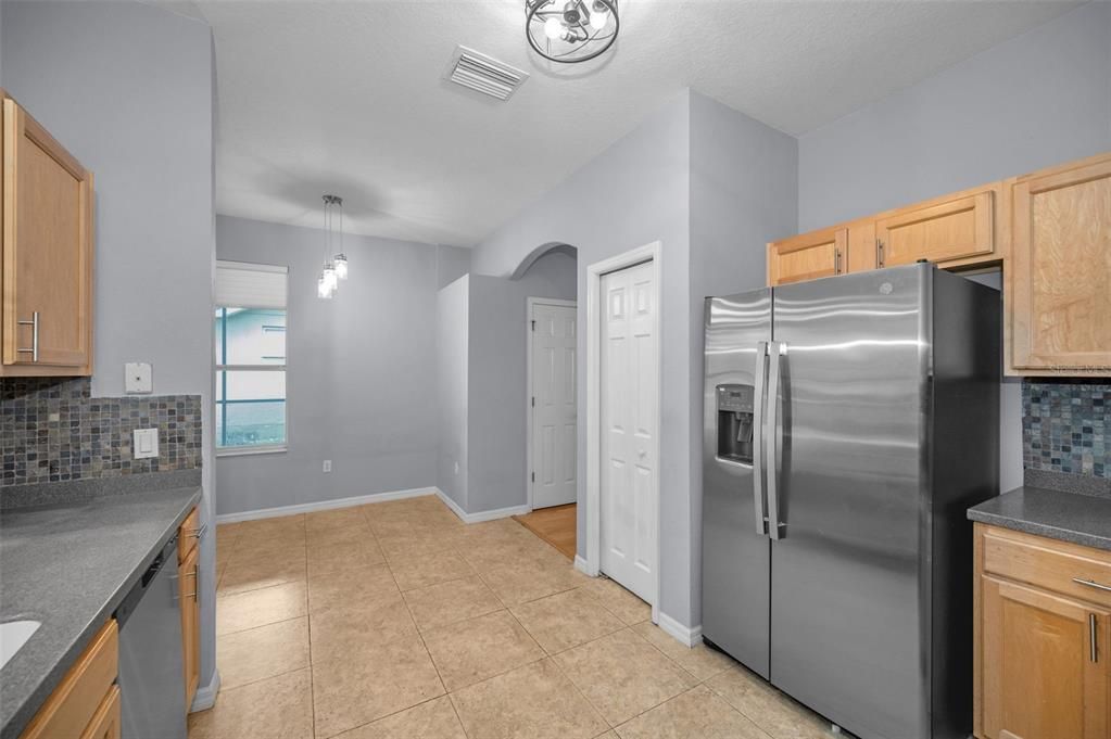 待售: $530,000 (4 贝兹, 2 浴室, 2363 平方英尺)