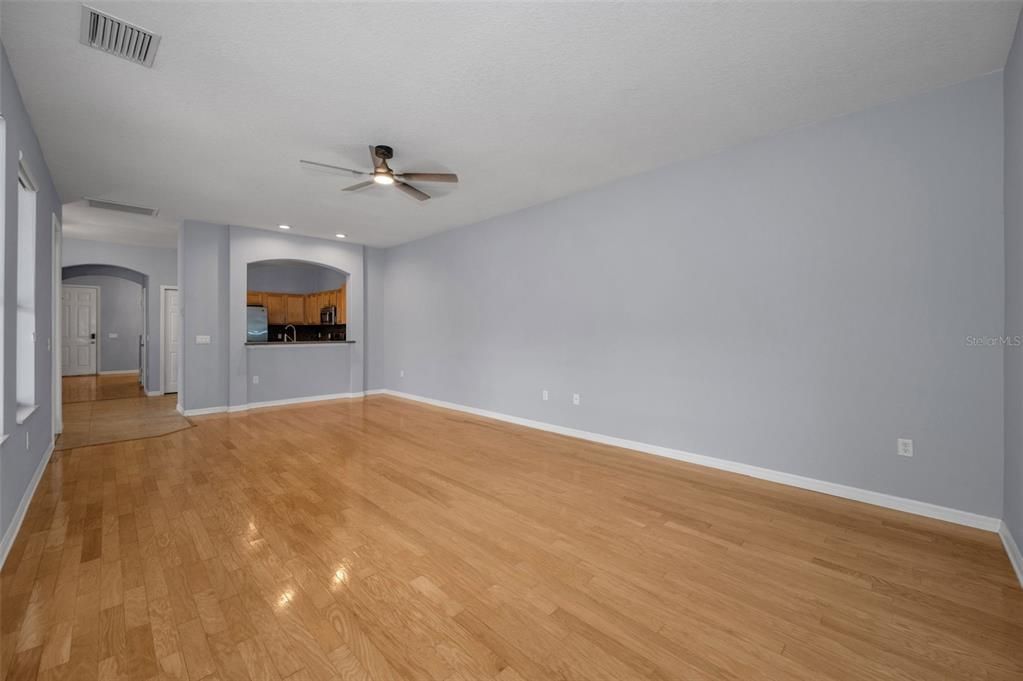 待售: $530,000 (4 贝兹, 2 浴室, 2363 平方英尺)