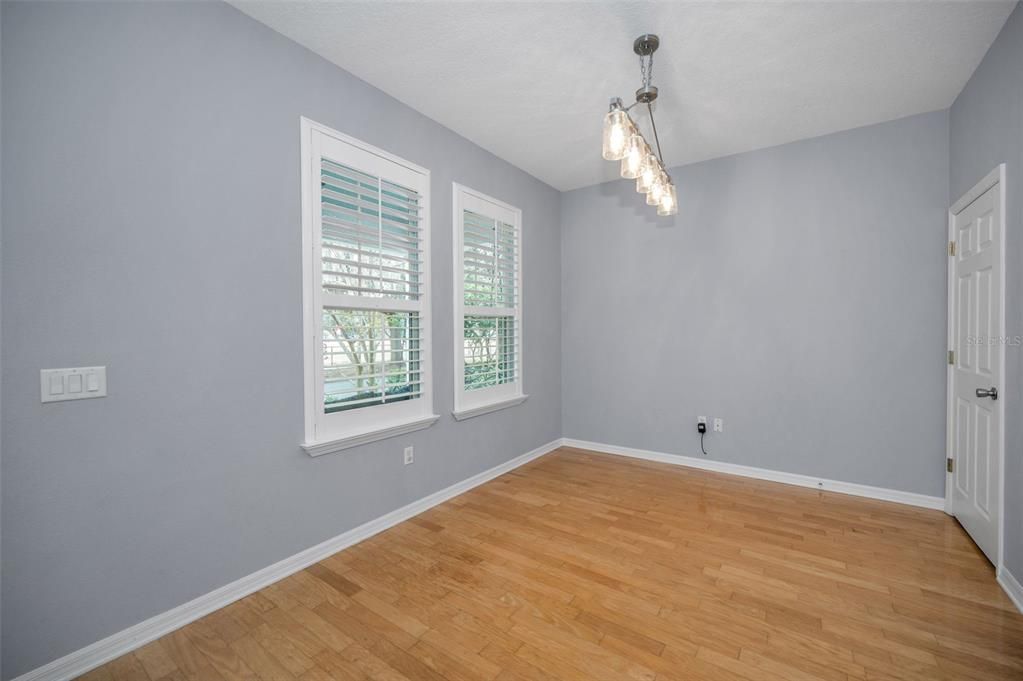 待售: $530,000 (4 贝兹, 2 浴室, 2363 平方英尺)