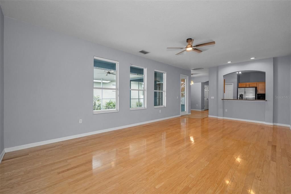 待售: $530,000 (4 贝兹, 2 浴室, 2363 平方英尺)