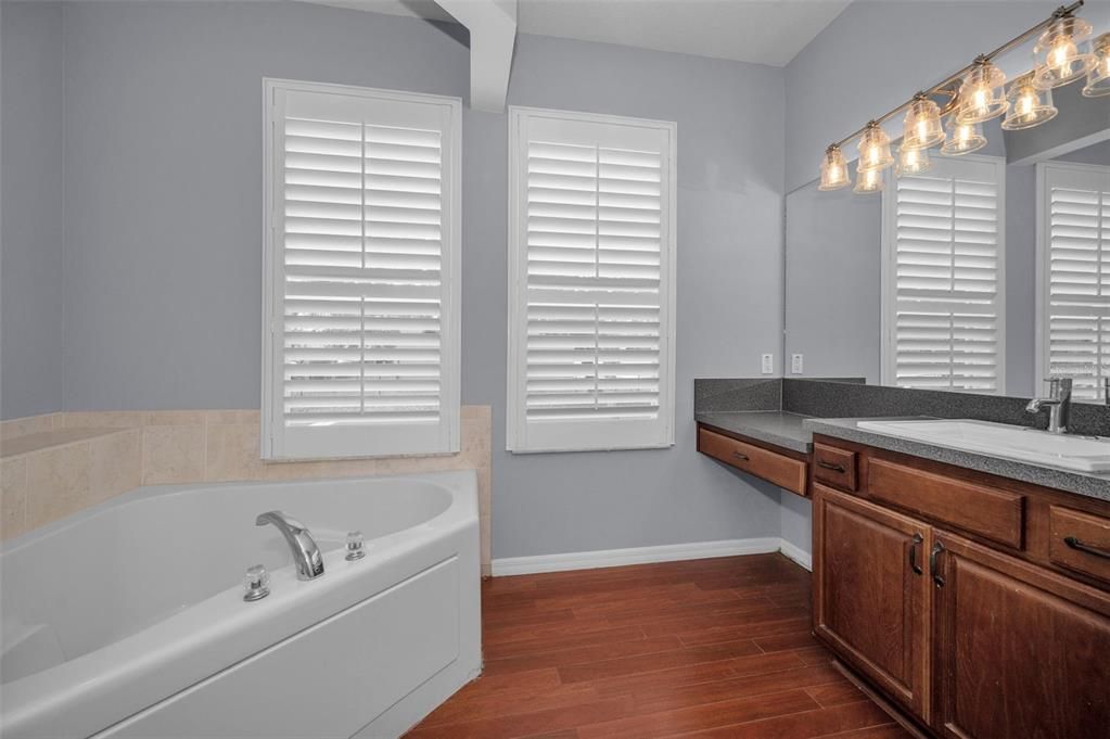 待售: $530,000 (4 贝兹, 2 浴室, 2363 平方英尺)