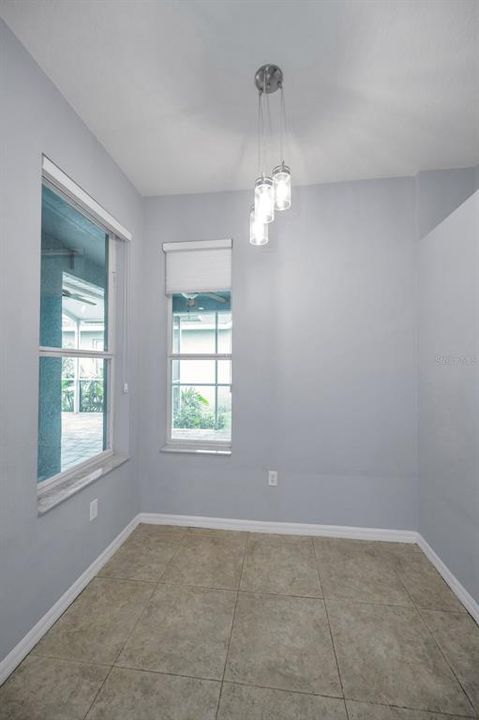 待售: $530,000 (4 贝兹, 2 浴室, 2363 平方英尺)