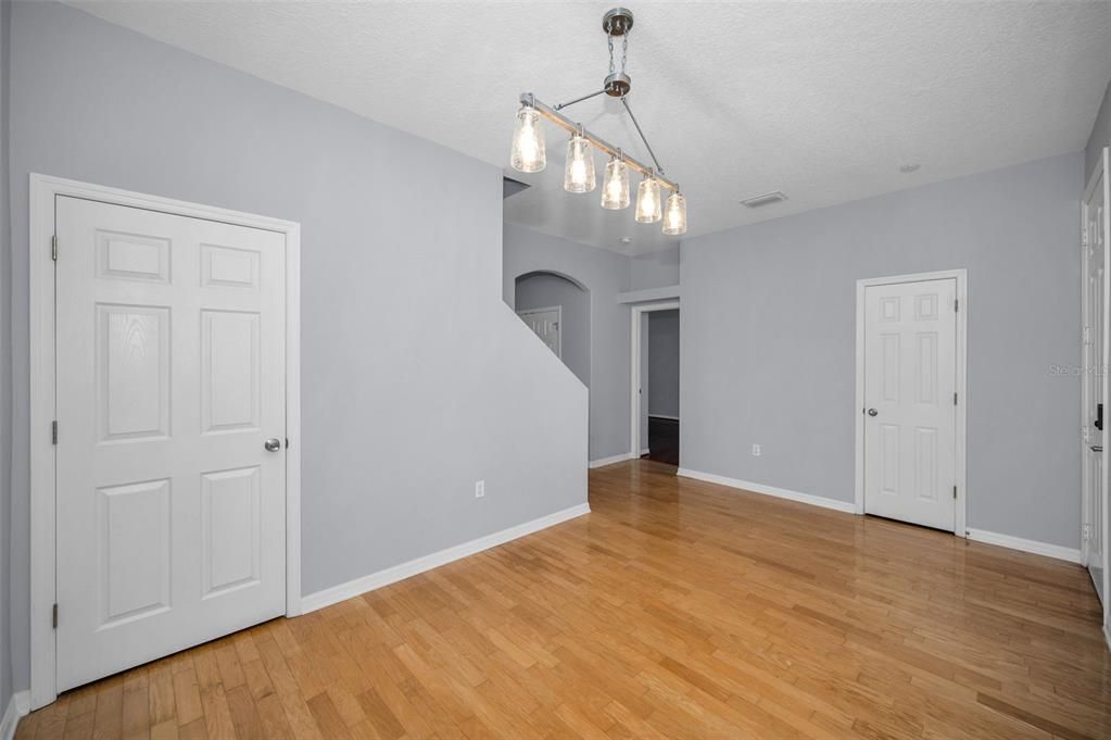 待售: $530,000 (4 贝兹, 2 浴室, 2363 平方英尺)