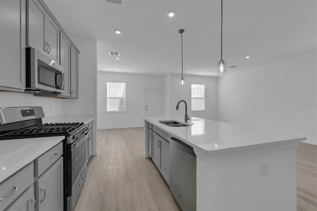 For Sale: $361,965 (3 beds, 2 baths, 1496 Square Feet)