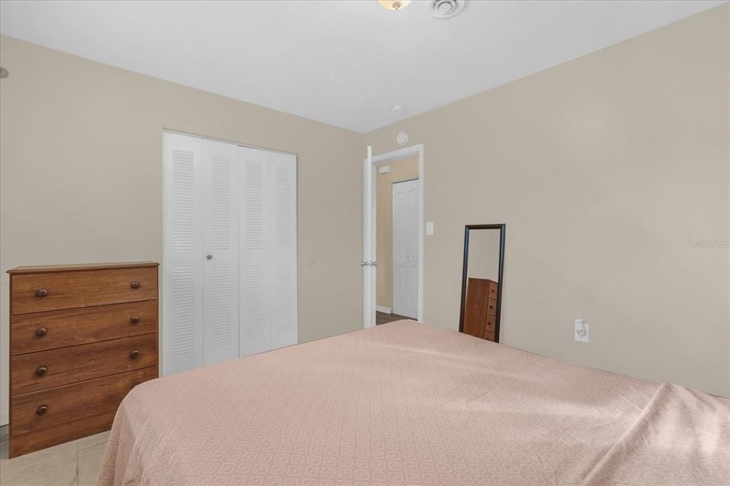 En Venta: $300,000 (4 camas, 2 baños, 1617 Pies cuadrados)