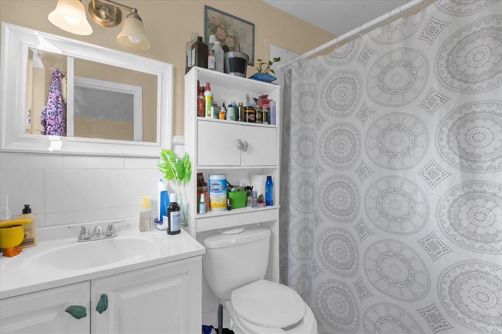 En Venta: $300,000 (4 camas, 2 baños, 1617 Pies cuadrados)