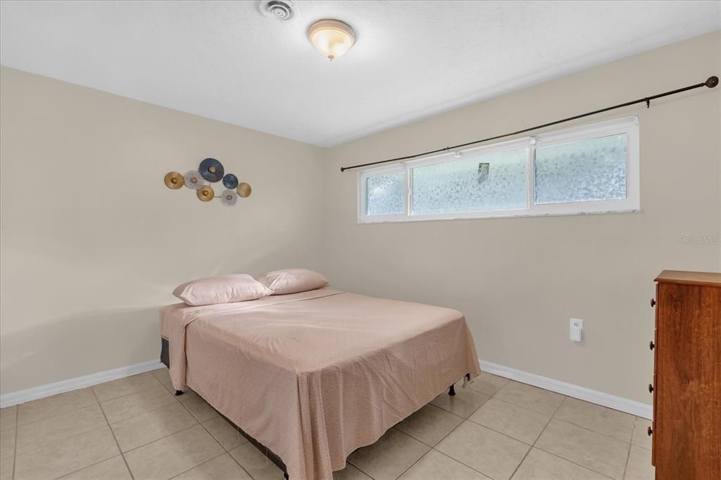 En Venta: $300,000 (4 camas, 2 baños, 1617 Pies cuadrados)