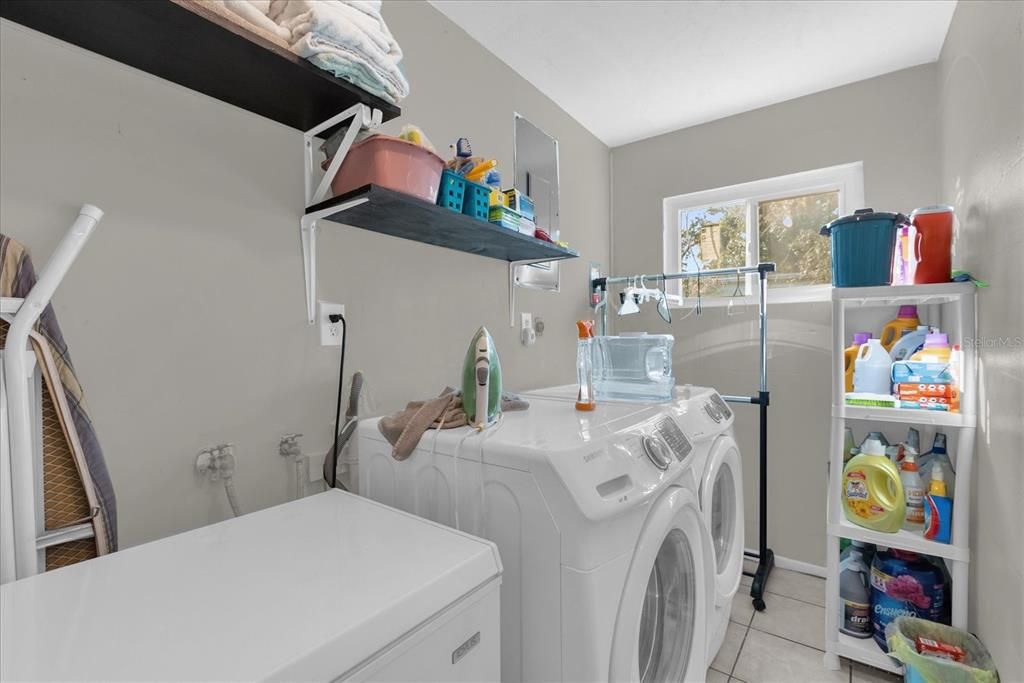 En Venta: $300,000 (4 camas, 2 baños, 1617 Pies cuadrados)