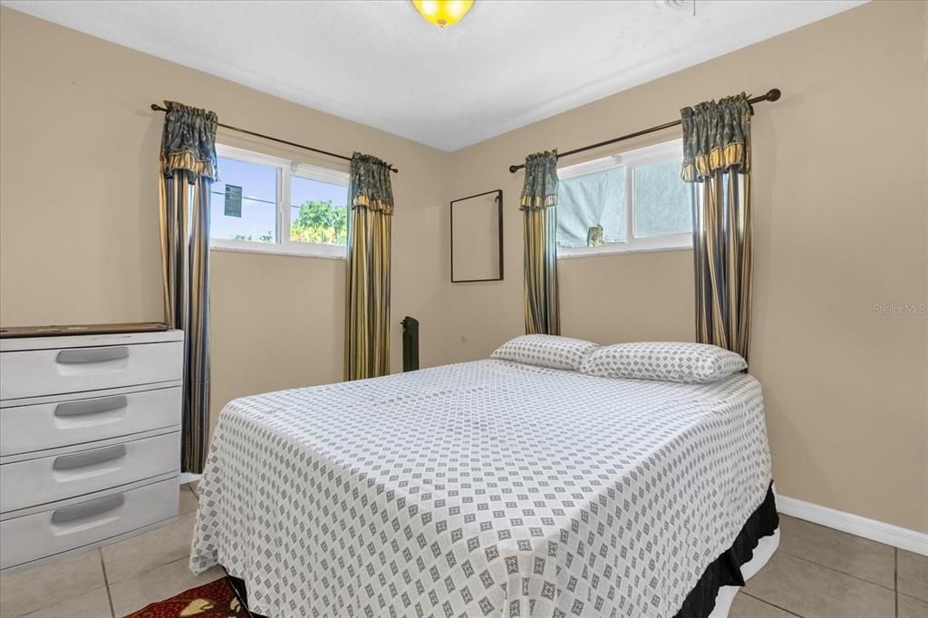 En Venta: $300,000 (4 camas, 2 baños, 1617 Pies cuadrados)