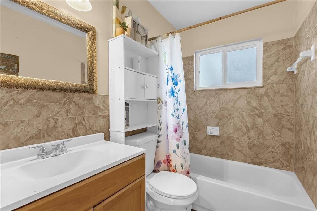 En Venta: $300,000 (4 camas, 2 baños, 1617 Pies cuadrados)