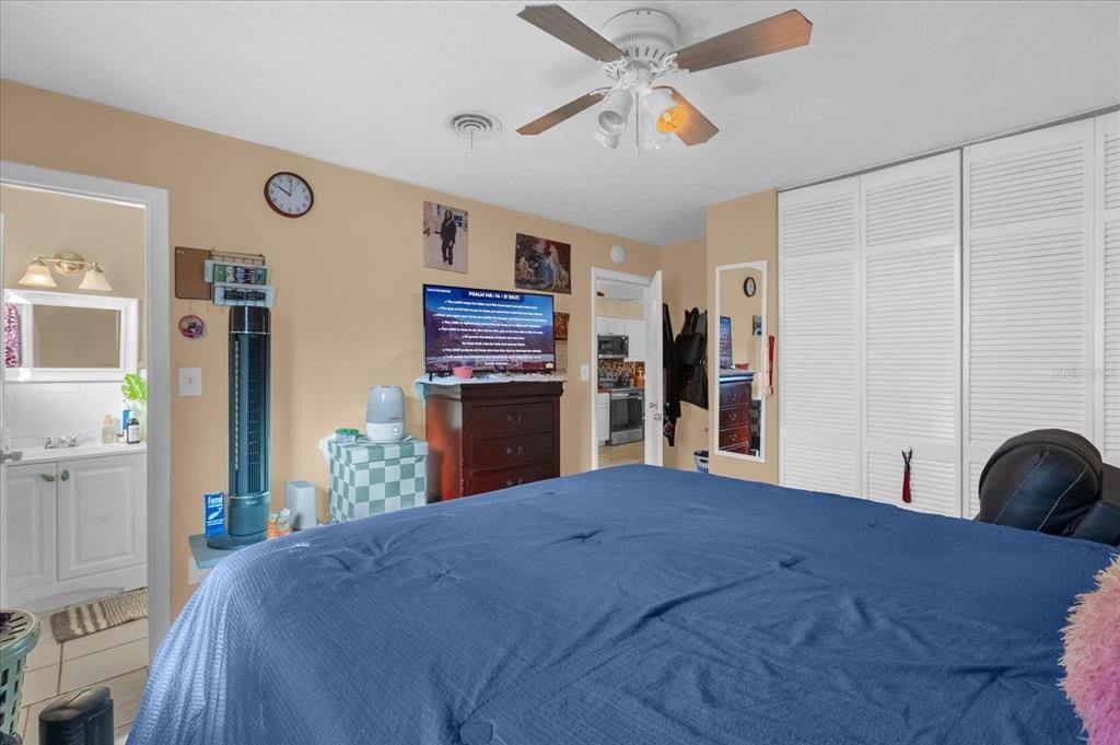 En Venta: $300,000 (4 camas, 2 baños, 1617 Pies cuadrados)