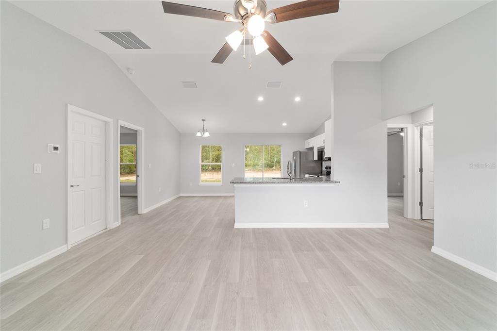 На продажу: $219,900 (3 спален, 2 ванн, 1089 Квадратных фут)