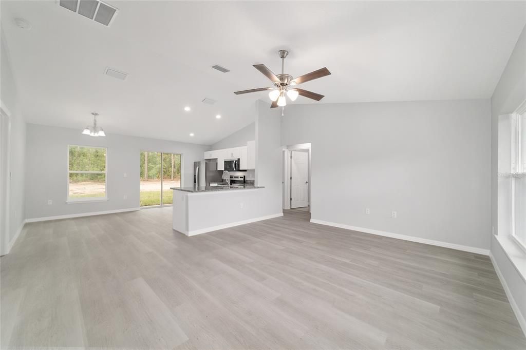 На продажу: $219,900 (3 спален, 2 ванн, 1089 Квадратных фут)