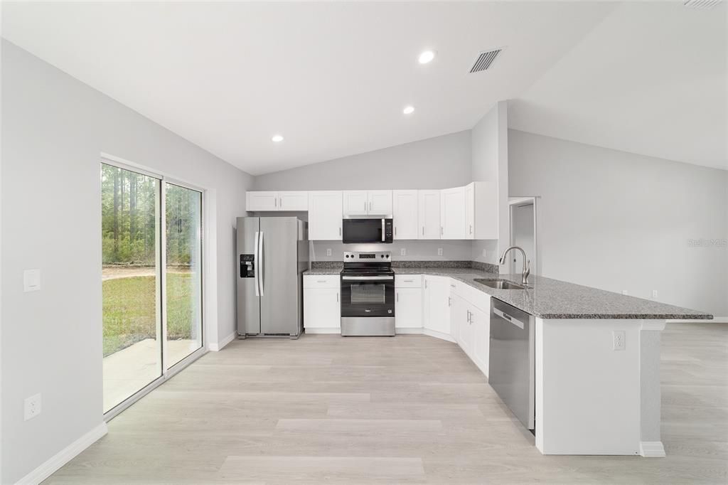 На продажу: $219,900 (3 спален, 2 ванн, 1089 Квадратных фут)