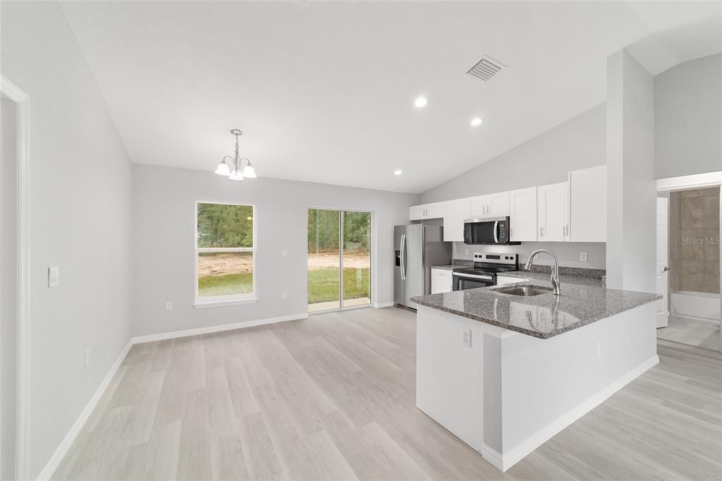 На продажу: $219,900 (3 спален, 2 ванн, 1089 Квадратных фут)