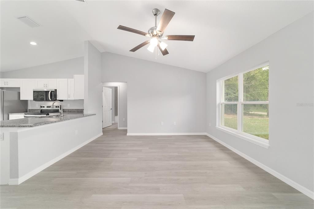 На продажу: $219,900 (3 спален, 2 ванн, 1089 Квадратных фут)