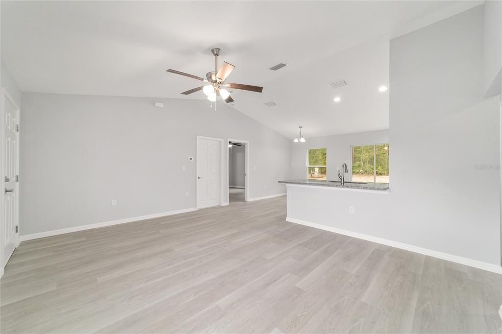 На продажу: $219,900 (3 спален, 2 ванн, 1089 Квадратных фут)