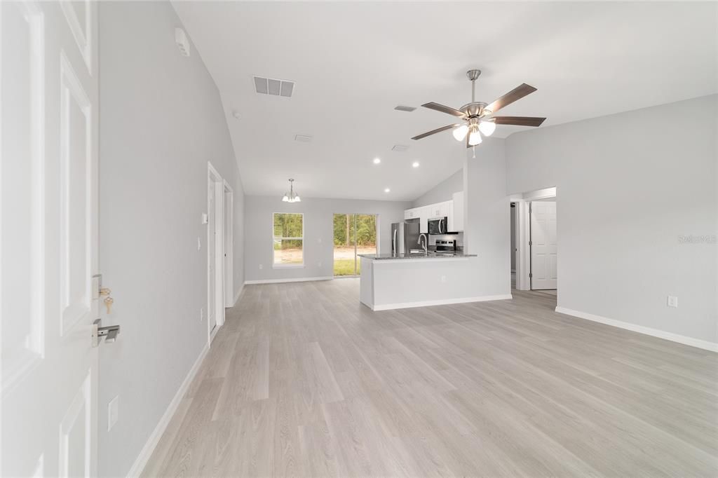 На продажу: $219,900 (3 спален, 2 ванн, 1089 Квадратных фут)