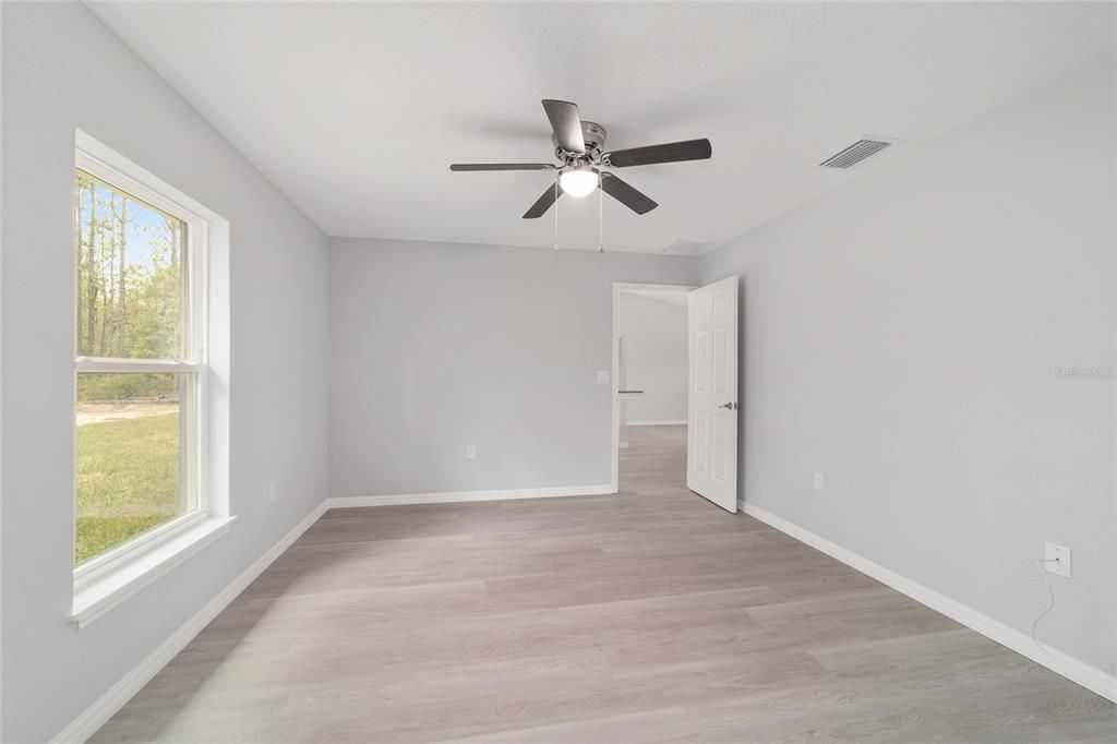 На продажу: $219,900 (3 спален, 2 ванн, 1089 Квадратных фут)