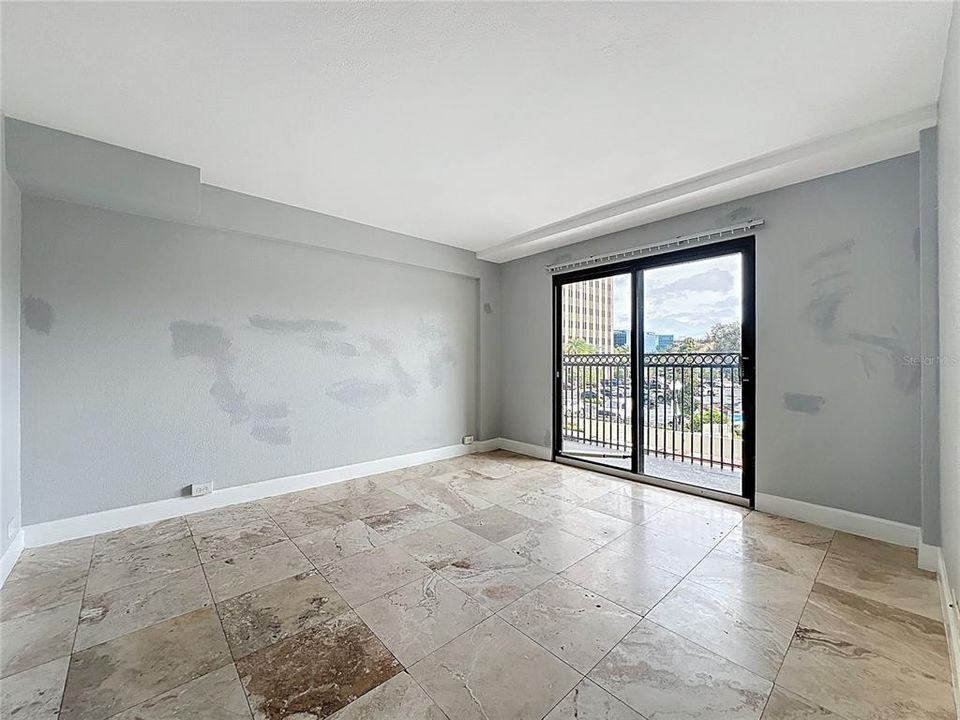 For Sale: $155,000 (1 beds, 1 baths, 592 Square Feet)