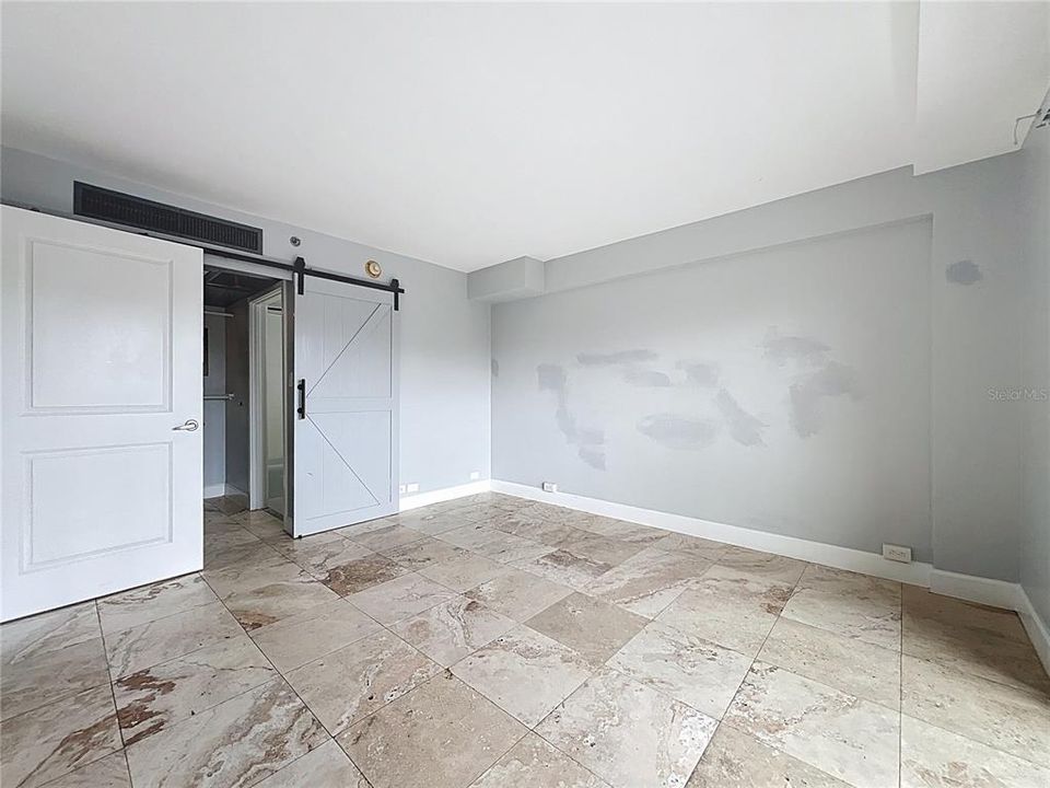 For Sale: $155,000 (1 beds, 1 baths, 592 Square Feet)