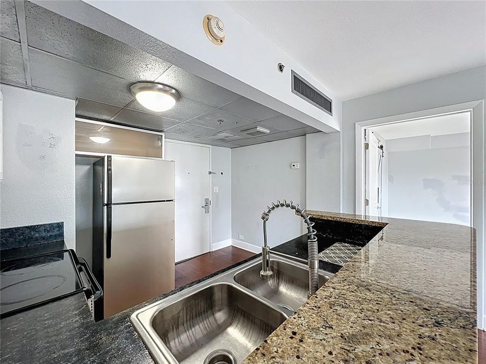 For Sale: $155,000 (1 beds, 1 baths, 592 Square Feet)