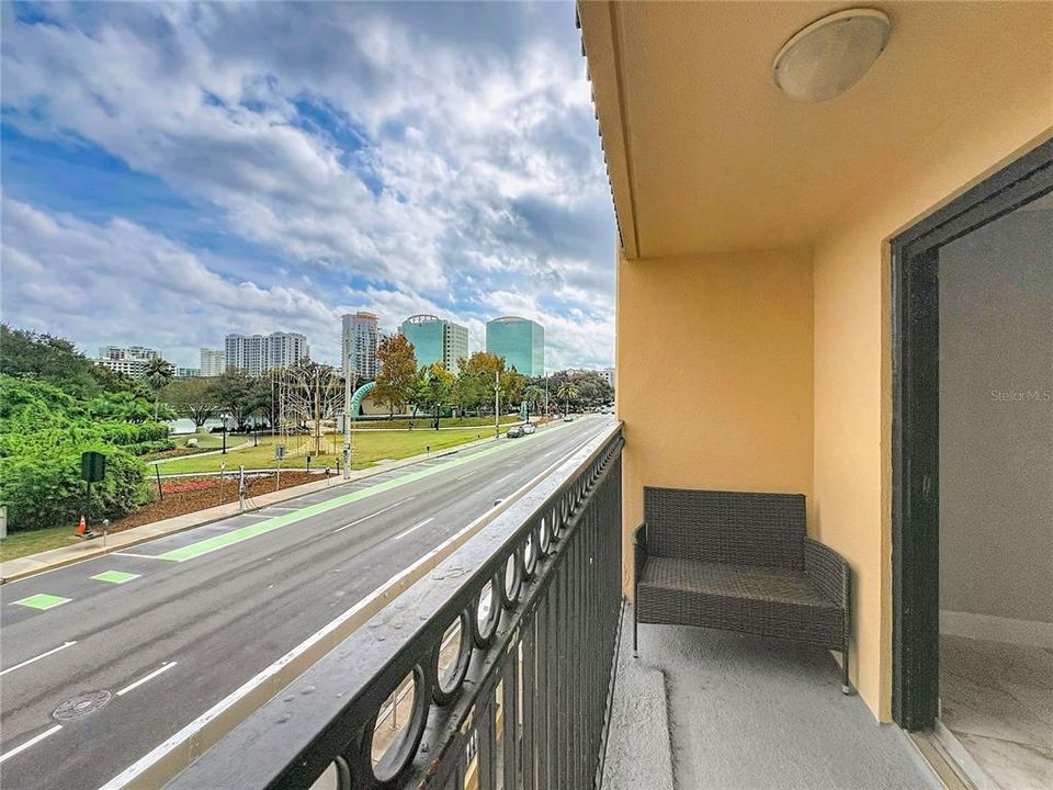 For Sale: $155,000 (1 beds, 1 baths, 592 Square Feet)