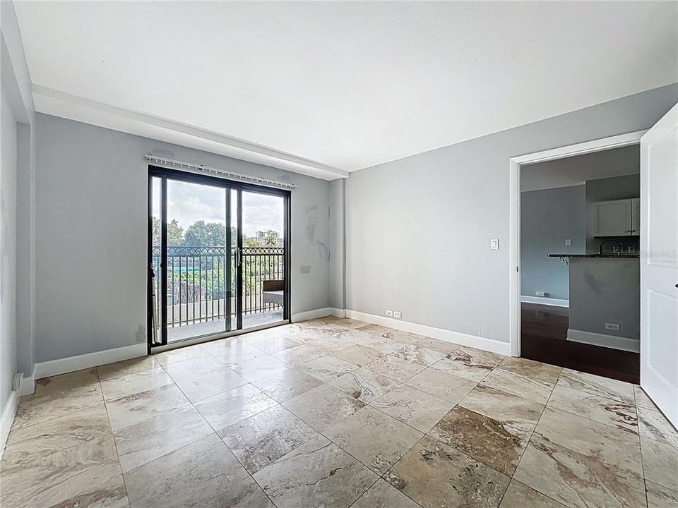 For Sale: $155,000 (1 beds, 1 baths, 592 Square Feet)