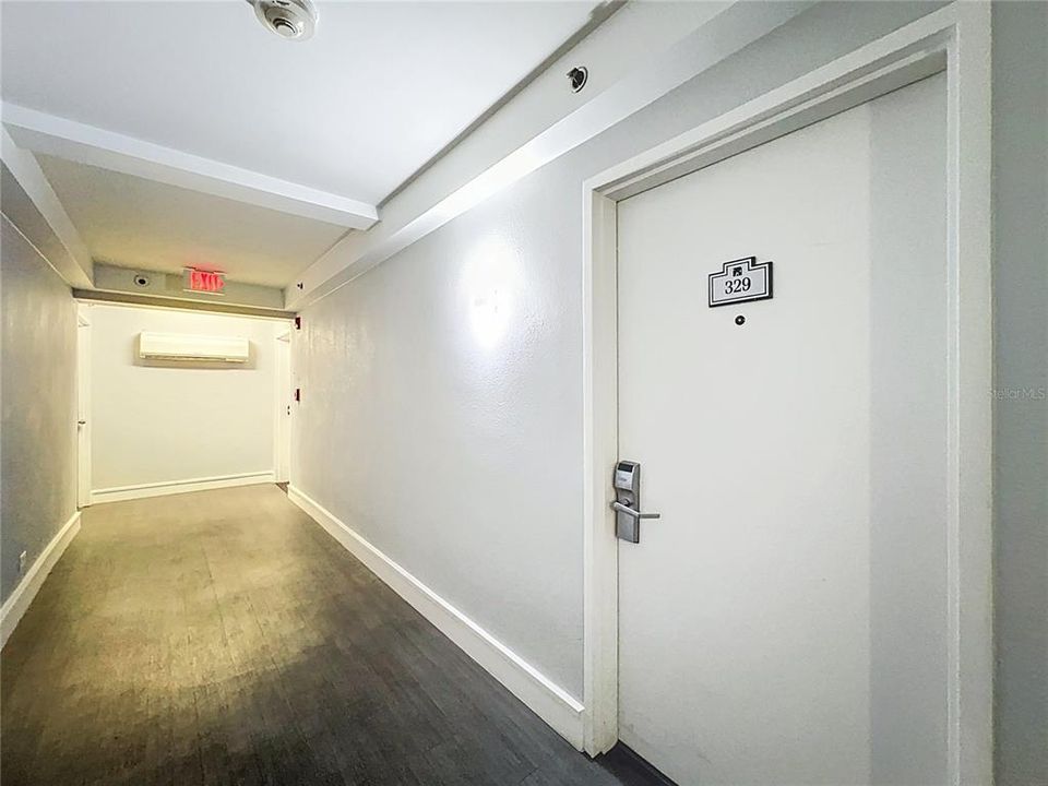 For Sale: $155,000 (1 beds, 1 baths, 592 Square Feet)