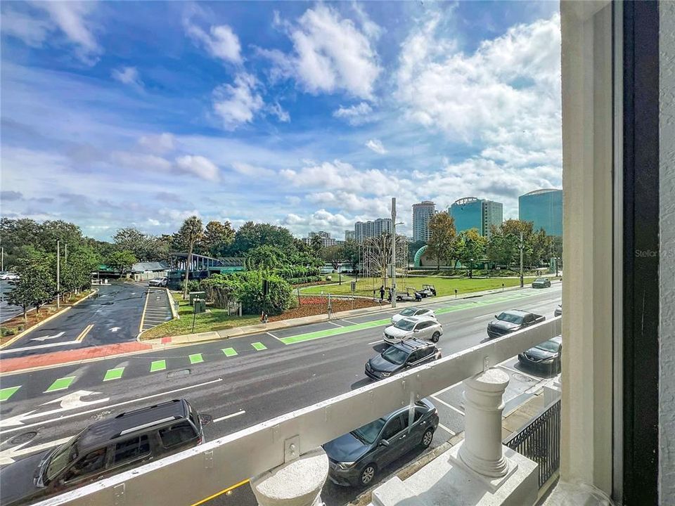 For Sale: $155,000 (1 beds, 1 baths, 592 Square Feet)