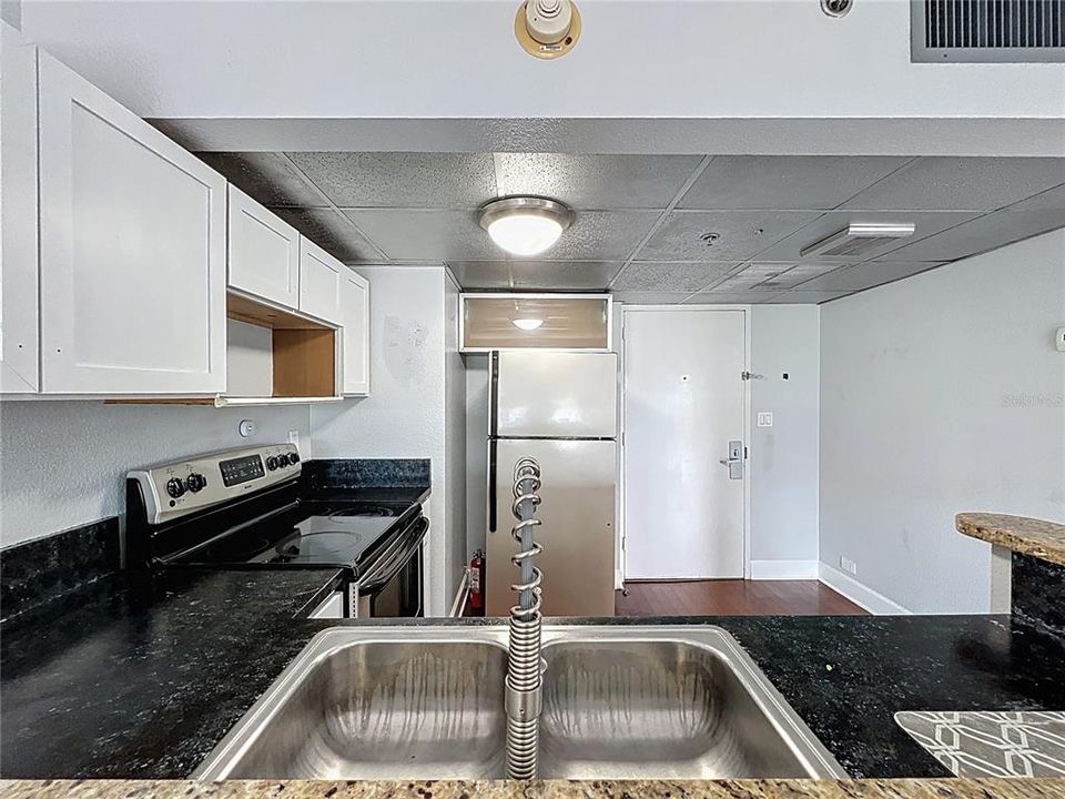 For Sale: $155,000 (1 beds, 1 baths, 592 Square Feet)