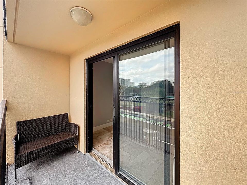 For Sale: $155,000 (1 beds, 1 baths, 592 Square Feet)