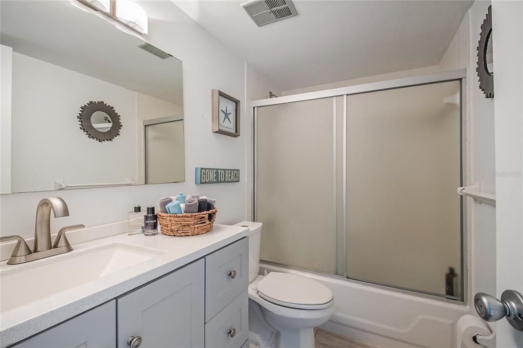 На продажу: $299,900 (1 спален, 1 ванн, 697 Квадратных фут)